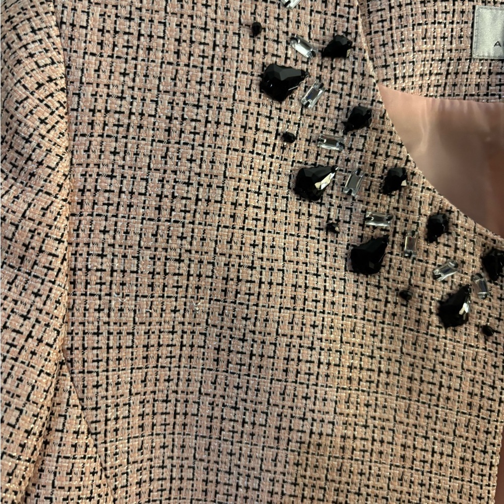 Tahari Arthur S. Levine Pink Tweed Jacket with Embellished Collar Sz 8 - Picture 7 of 11